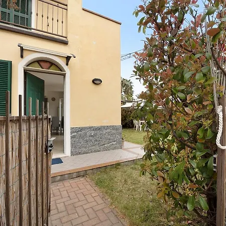 B179 Riva- Trilocale Con Giardino דירה *