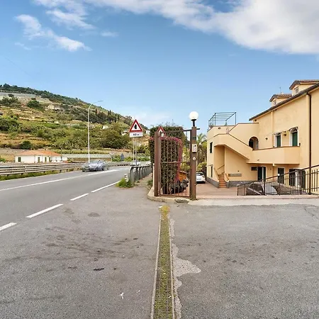 B179 Riva- Trilocale Con Giardino דירה Piani (Liguria)